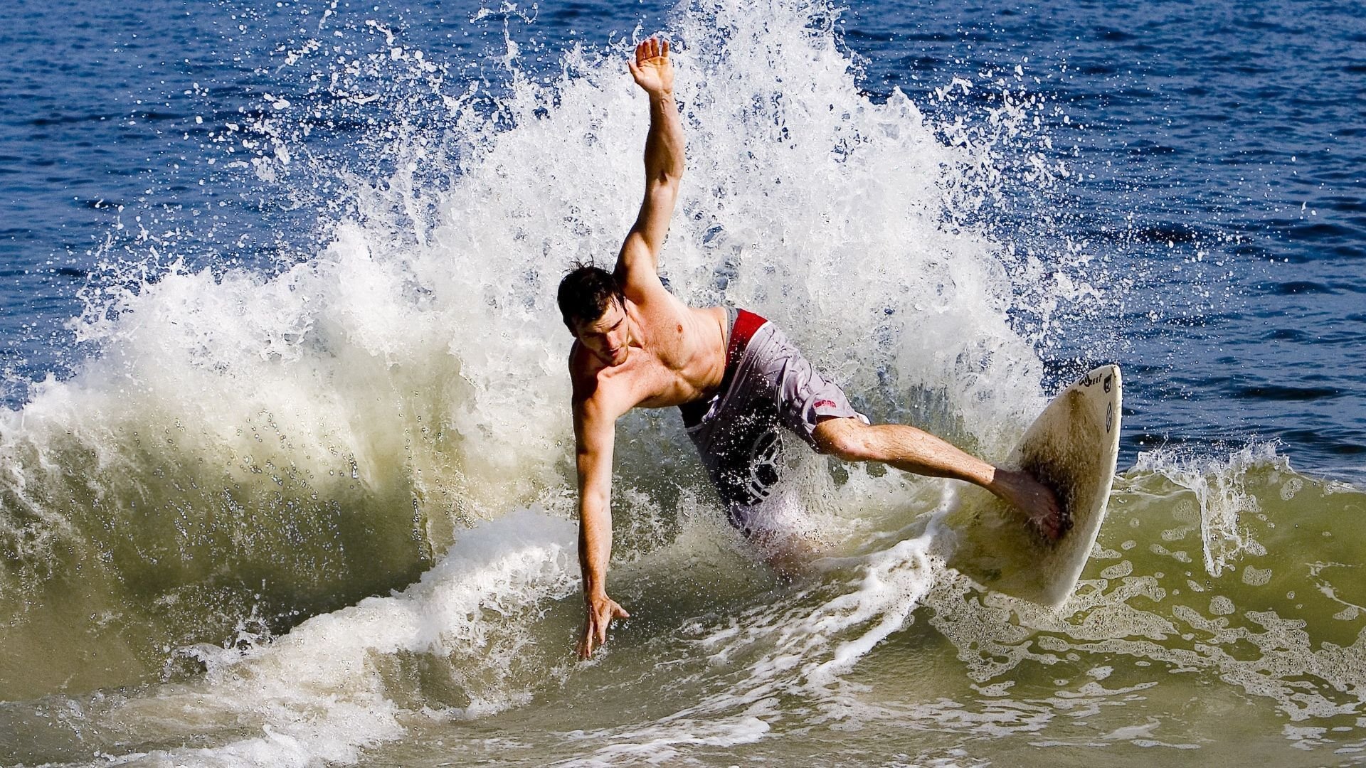 黄蜂收割新疆队，保罗彻底打爆防线，一场战术与意志的较量