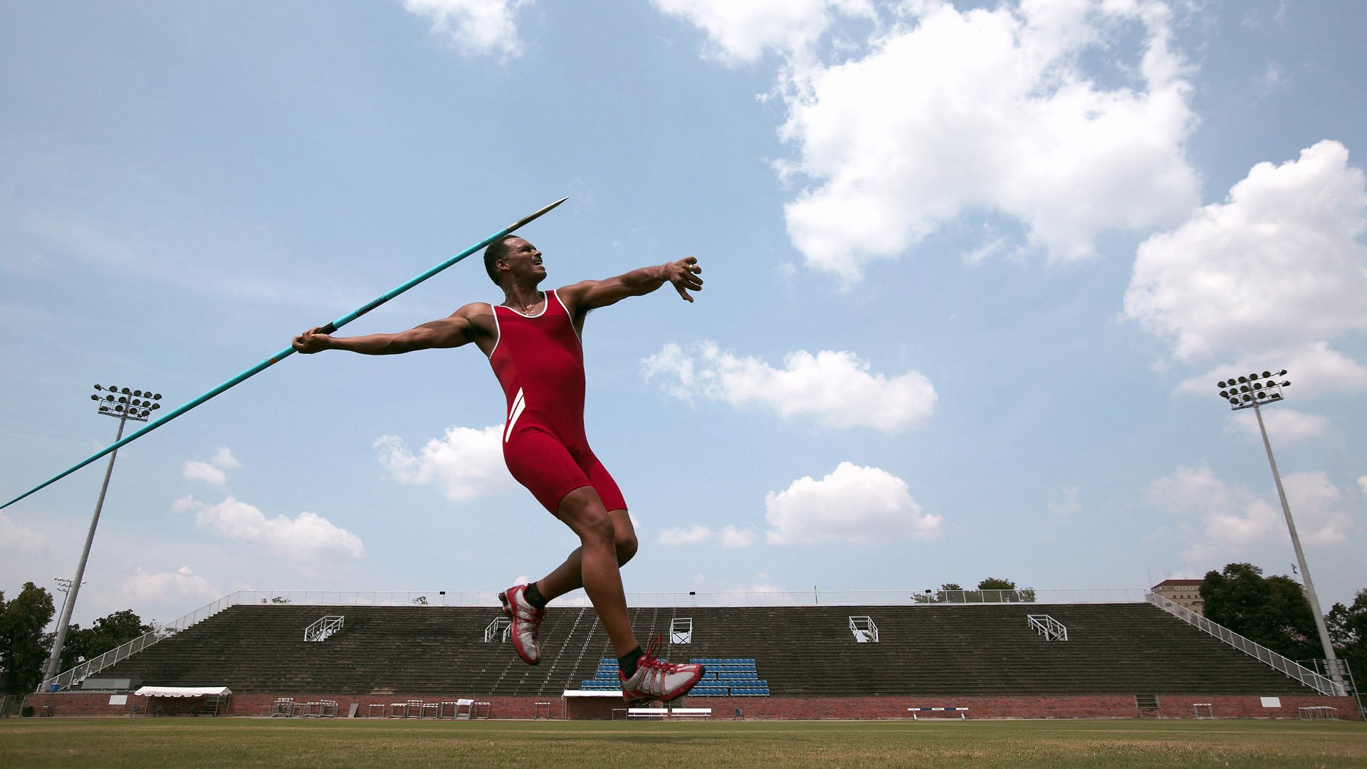 塔图姆末节接管比赛,森林狼强势晋级篮网,双星闪耀下的季后赛新格局