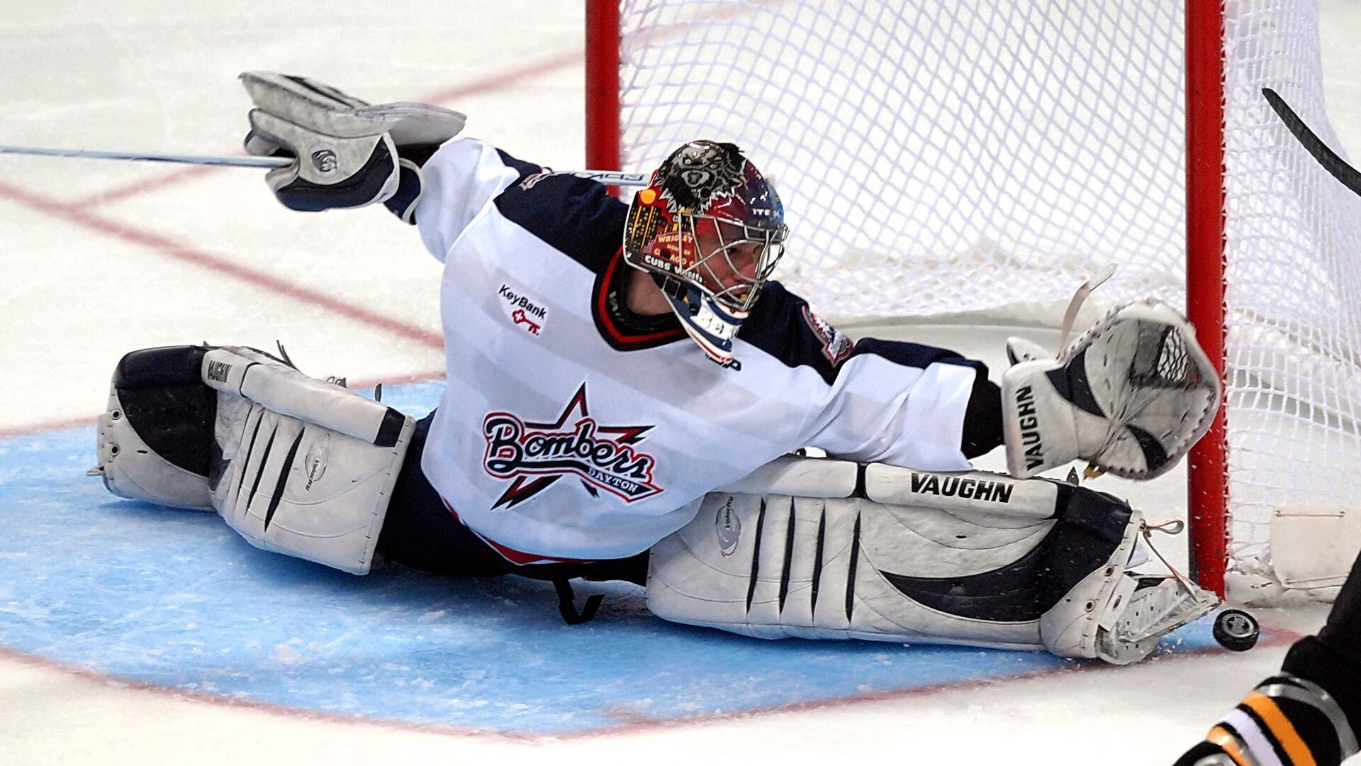 开云体育中国-赛道与绿茵的终极对决，F1年度争冠焦点战与拜仁压哨绝杀波兰的双重震撼